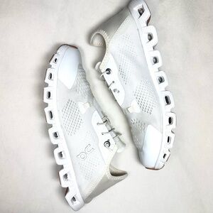 On Cloud 5- Coast. Off White/Cream Women’s Running Shoes